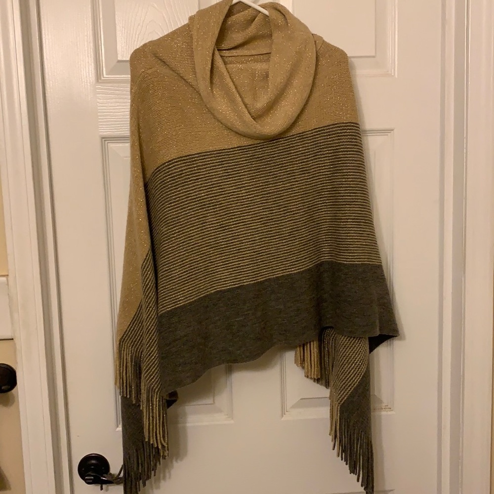 Chico’s cozy poncho with fringe NWOT
